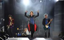 Die Stones stehen seit 60 Jahren auf der Bühne und wurden längst zur hochprofitablen Marke. 2006 in Rio de Janeiro spielten sie vor 1,5 Millionen Zuschauern, und trotzdem wird immer noch jede neue Tour spektakulärer als die letzte. Wenn es um die Rolling Stones geht, gibt es inzwischen nur noch Superlative. Wir legen uns fest: Die Rolling Stones, und nur die Rolling Stones, sind die größte Rockband aller Zeiten! (Bild: 2018 Getty Images/Charles McQuillan)