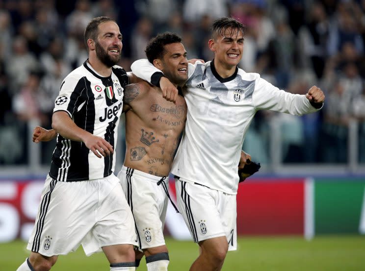 Gonzalo Higuaín – Dani Alves – Paulo Dybala / Foto: AP