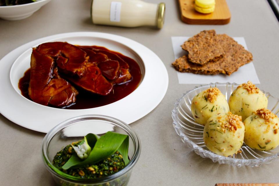 Der Hauptgang des "Berliner Proviants" vom einsunternnull. Wer kein Fleisch mag, kann sich auch ein vegetarisches Menü bestellen. 