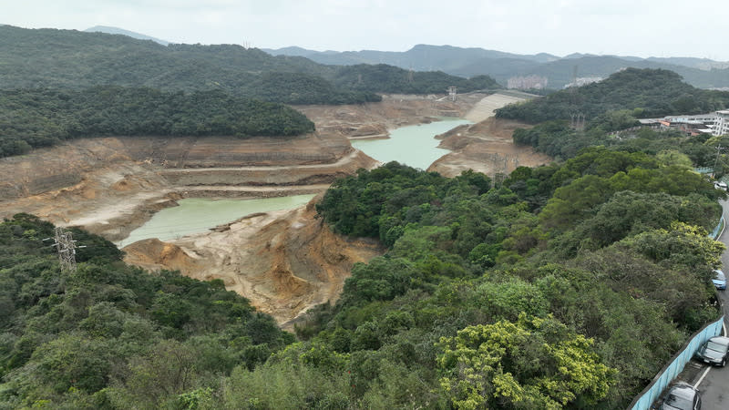 供應大基隆地區用水的新山水庫自2月15日完成漏水修復，目前水庫蓄水量已回升至61.06%。圖為新山水庫2月6日洩降水位至空庫辦理漏水修復情景。（中央社檔案照片）