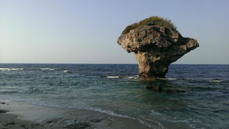 一對情侶檔前往小琉球旅遊後染疫，屏東縣府呼籲有症狀者儘速前往篩檢。（翻攝自小琉球臉書粉專）