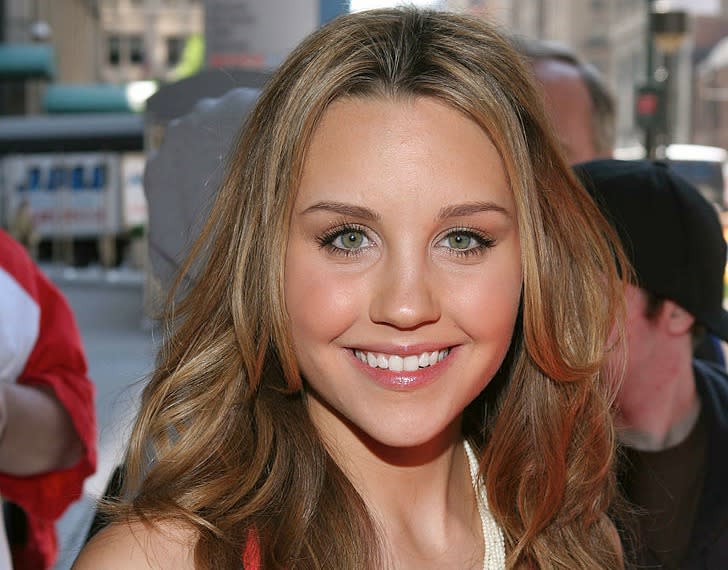 Amanda Bynes returns to Twitter and seems really happy and healthy!