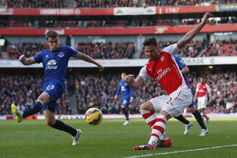 Everton's Seamus Coleman (L) and Arsenal's Olivier Giroud during their Premier League match at Emirates stadium on March 1, 2015