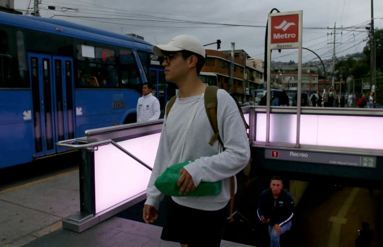 An electricity blackout hit Ecuador for several hours, bringing metro services to a halt (Galo Paguay)