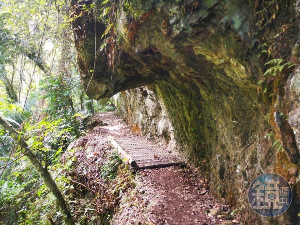 南澳古道最壯觀的石壁路。