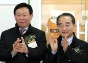 Lotte Group Chairman Shin Dong-bin and Vice Chairman Lee In-won (R) attend an opening ceremony for Lotte Miso Microcredit Bank in Seoul, South Korea, December 30, 2009. Yonhap via REUTERS