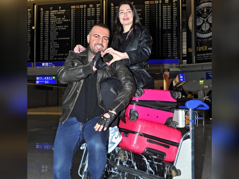 Beim Abflug in Deutschland hatten Cosimo Citiolo und seine Frau noch alle Koffer beisammen. (Bild: imago/STAR-MEDIA)