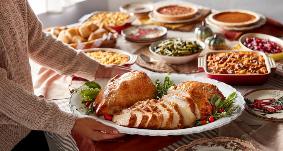 The Heat n’ Serve Holiday Family Meal To-Go from Cracker Barrel serves up to 10 people.