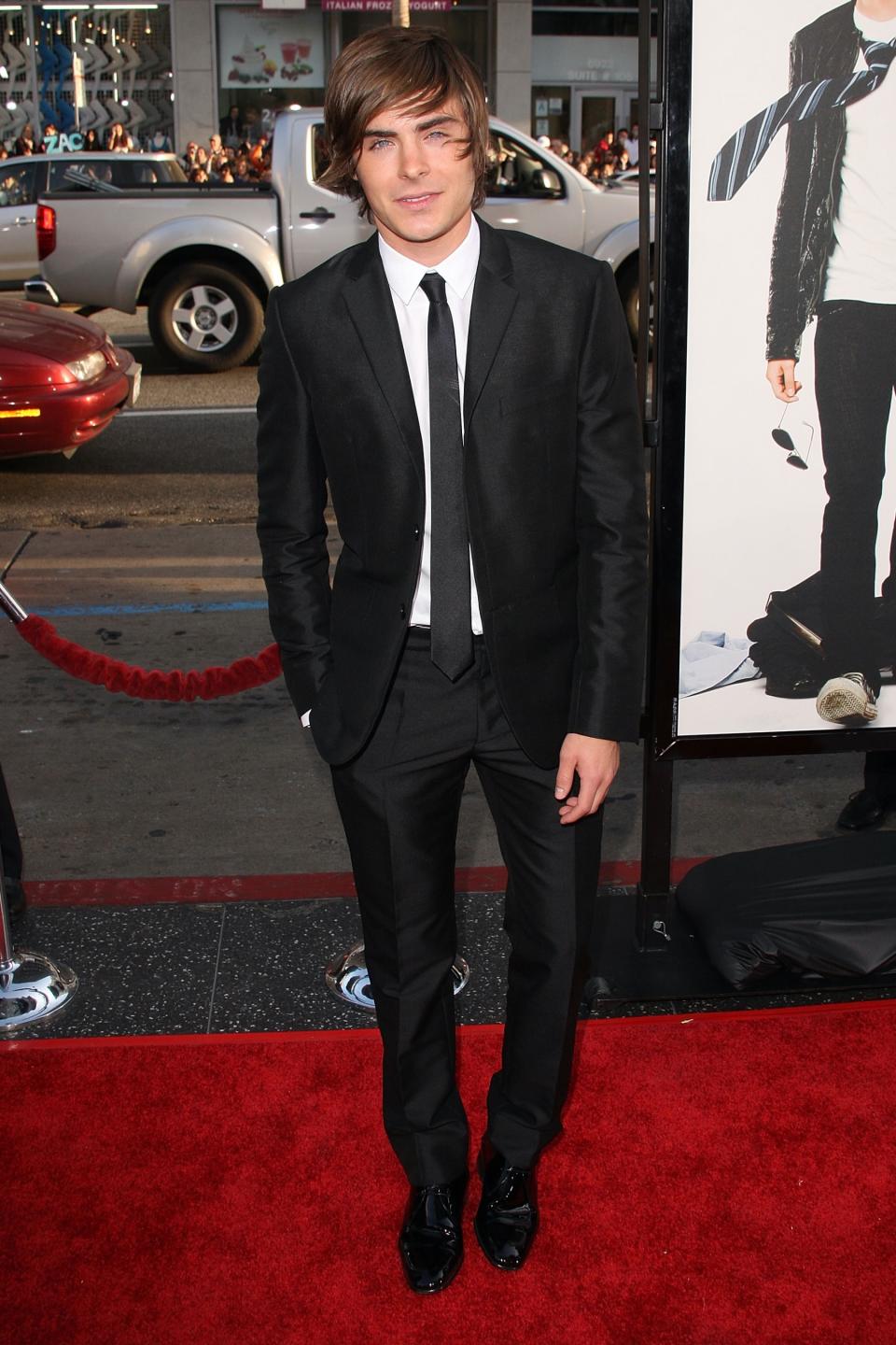 Zac Efron, suits, suiting, loafers, brogues, shoes, footwear, menswear, men's style, celebrity style, celebrity red carpet, red carpet, premiere, 2009, 17 Again