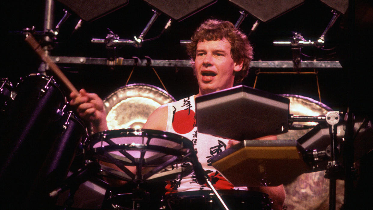  Bill Bruford. 