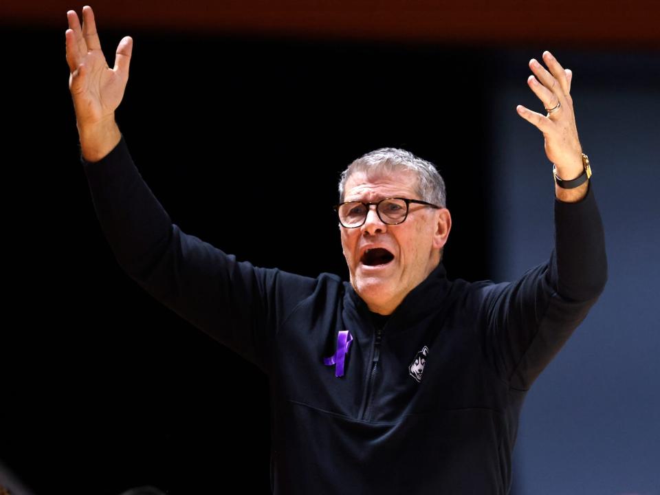 Geno Auriemma reacts to a call during the first half of UConn's matchup against Tennessee.