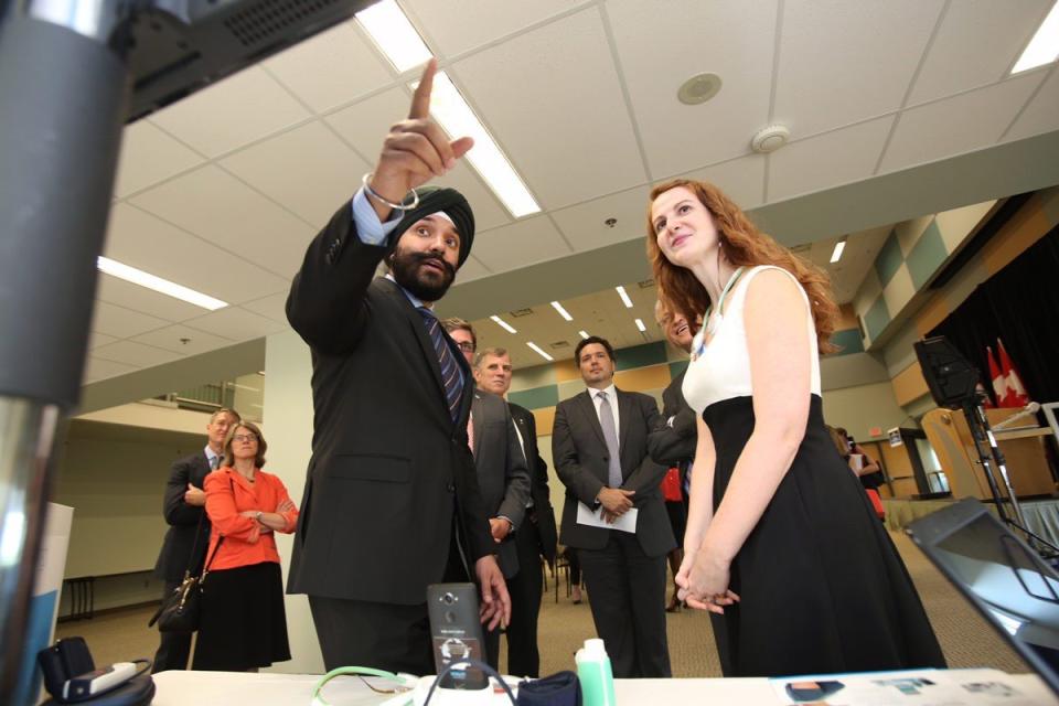 The Honourable Navdeep Bains, Minister of Innovation, Science and Economic Development with Melissa Perri, MESc, Senior Compliance Specialist at Cloud DX