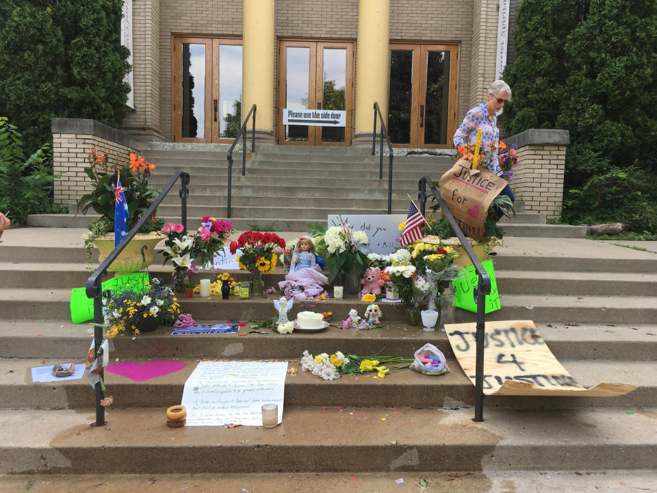 Nancy Coune, the administrator at Lake Harriet Spiritual Community, organizes a memorial for Justine Damond, who taught workshops at the center. (Photo: Hayley Miller/HuffPost)