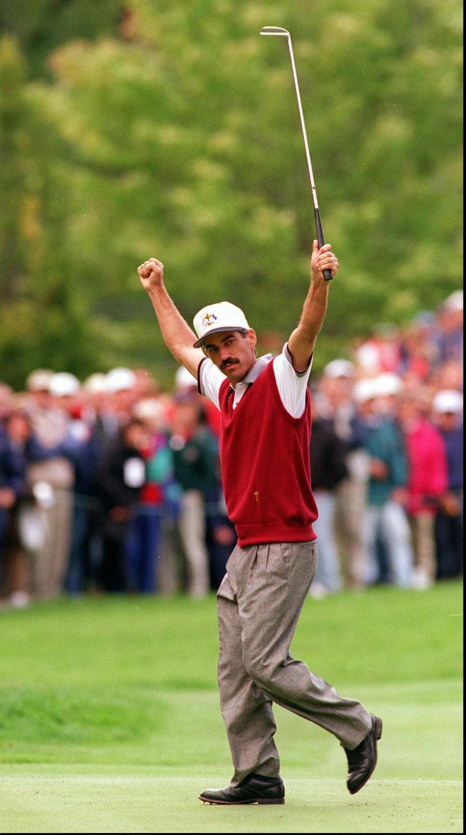 Corey Pavin sinks a long birdie putt on the first hole of Saturday's afternoon matches at the 1995 Ryder Cup at Oak Hill Country Club.