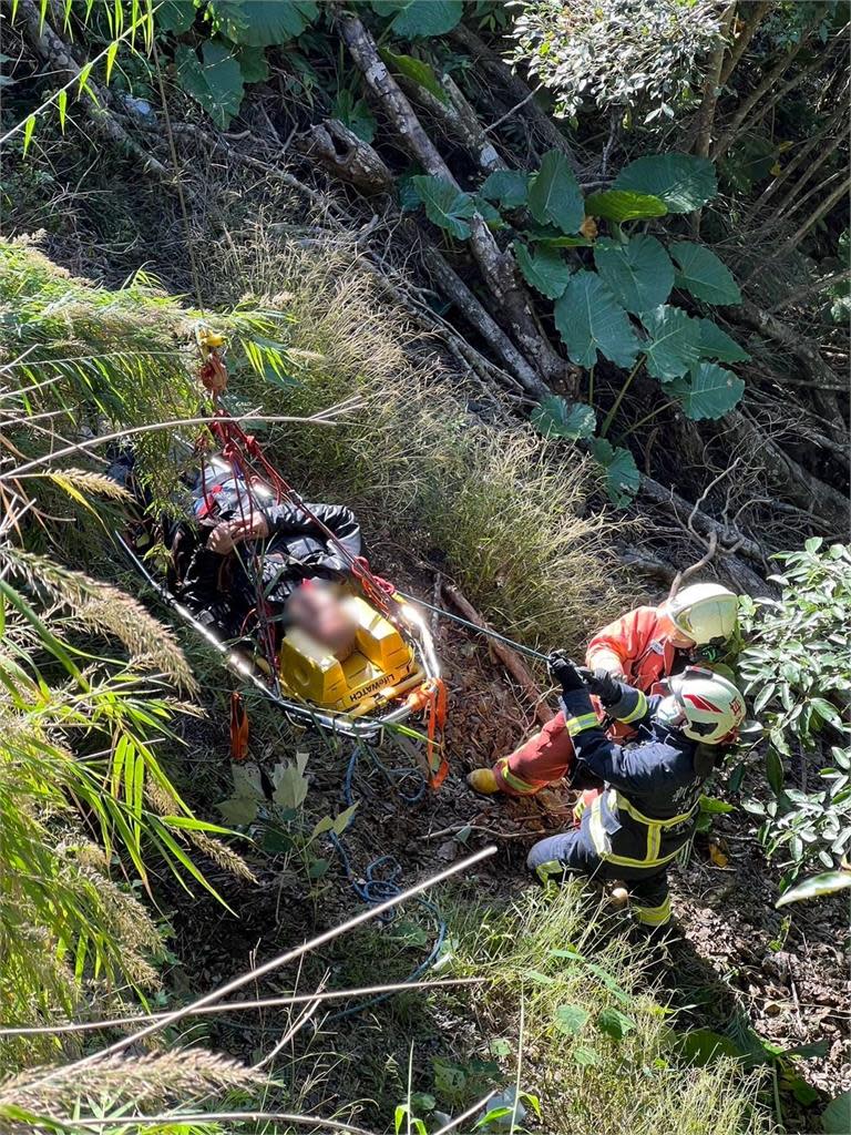 北宜事故頻傳一日兩起！　　四輪自撞翻車、騎士自摔墜山坡