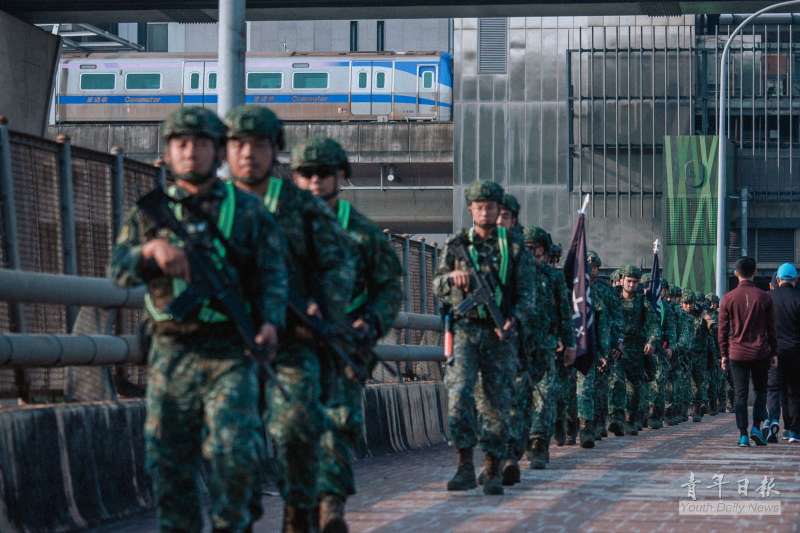 戰術任務行軍訓練路線高度都市化。（青年日報提供）