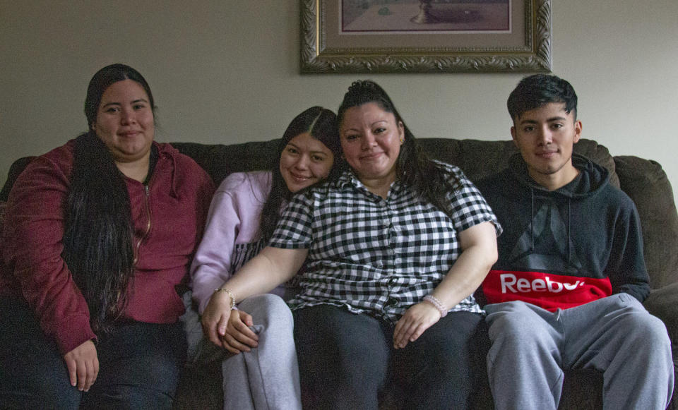 Jessica Barahona-Martínez with her children. (Nicole Acevedo / NBC News)