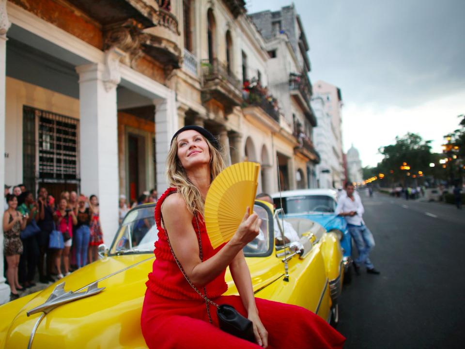 Brazilian top model Gisele Bundchen poses before a fashion show by German designer Karl Lagerfeld as part of his latest inter-seasonal Cruise collection for fashion house Chanel at the Paseo del Prado street in Havana, Cuba, May 3, 2016.