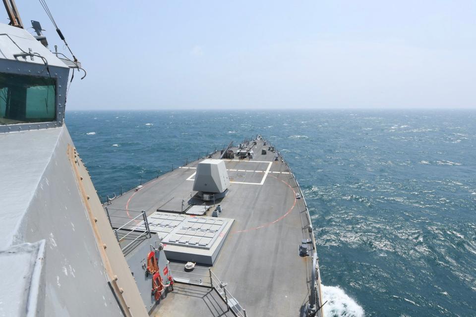 美國海軍第七艦隊勃克級導向飛彈驅逐艦「海爾賽號」（USS Halsey）8日例行性通過台灣海峽。翻攝7thfleet臉書