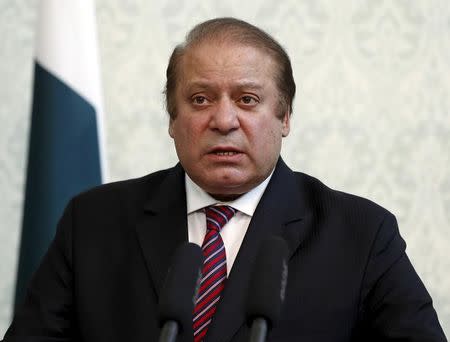 Pakistan Prime Minister Nawaz Sharif speaks during a joint news conference in Kabul, Afghanistan, May 12, 2015. REUTERS/Omar Sobhani/File photo