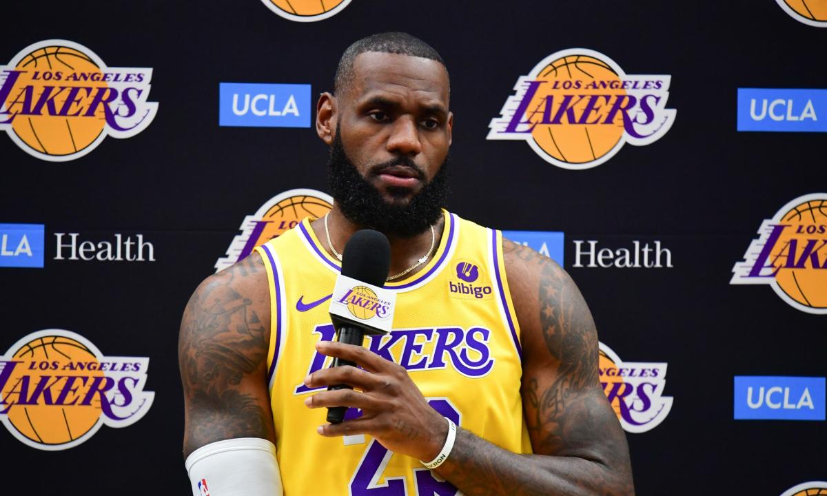 LA Dodgers allow their fans on the field to watch the Lakers advance to NBA  Conference Finals