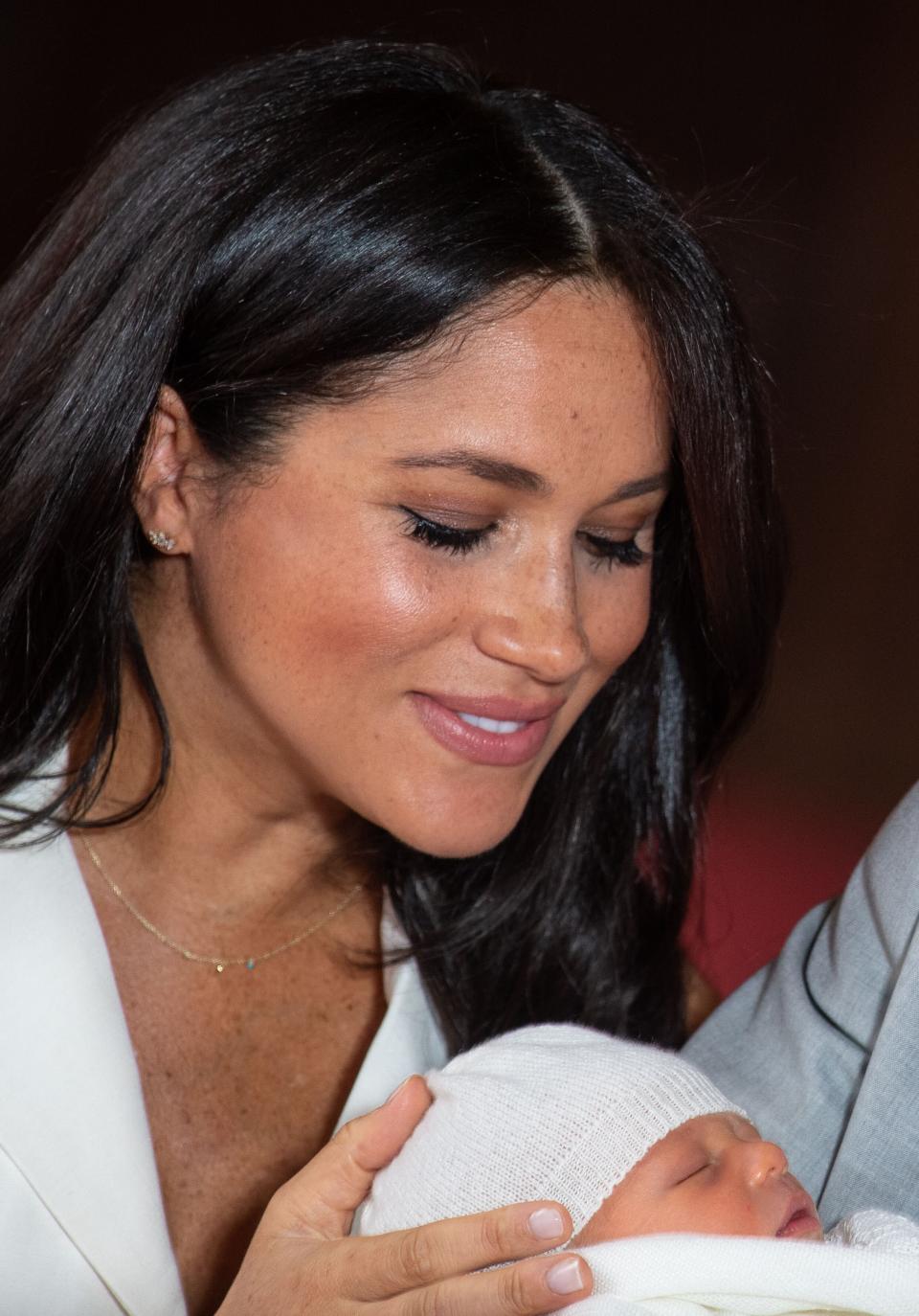 Meghan, Duchess of Sussex, places her hand on the head of her newborn baby boy as she and her husband Britain's Prince Harry, Duke of Sussex, pose for a photo in St George's Hall at Windsor Castle in Windsor, west of London on May 8, 2019. (Photo by Dominic Lipinski / POOL / AFP)        (Photo credit should read DOMINIC LIPINSKI/AFP/Getty Images)