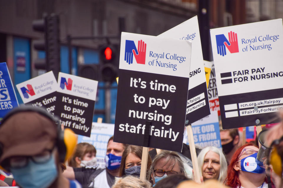 NHS and other key workers face year of poor pay, TUC warns