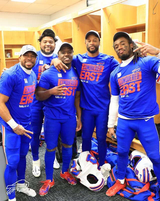 LOOK: Bills celebrate another AFC East title after win over Bears