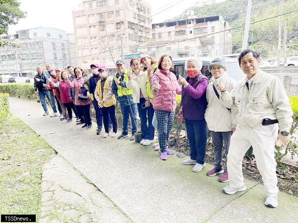 龍華科大舉辦USR社區植樹節種櫻花活動，營造綠色永續家園。（圖：龍華科技大學提供）