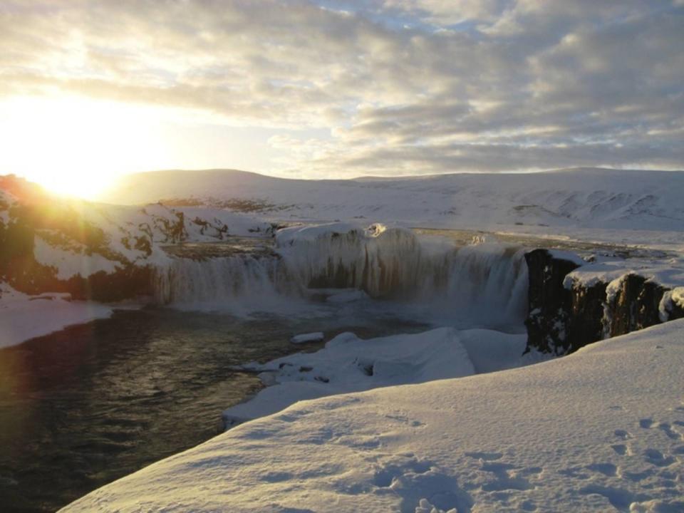 'Beyond the Wall' tour of Iceland