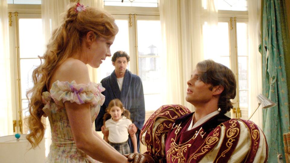 Prince Edward gets down on one knee to Giselle in Enchanted