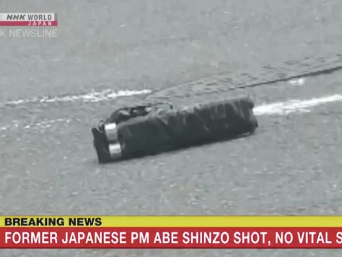 Photo shows seemingly home-made gun used to kill former Japanese prime minister ..