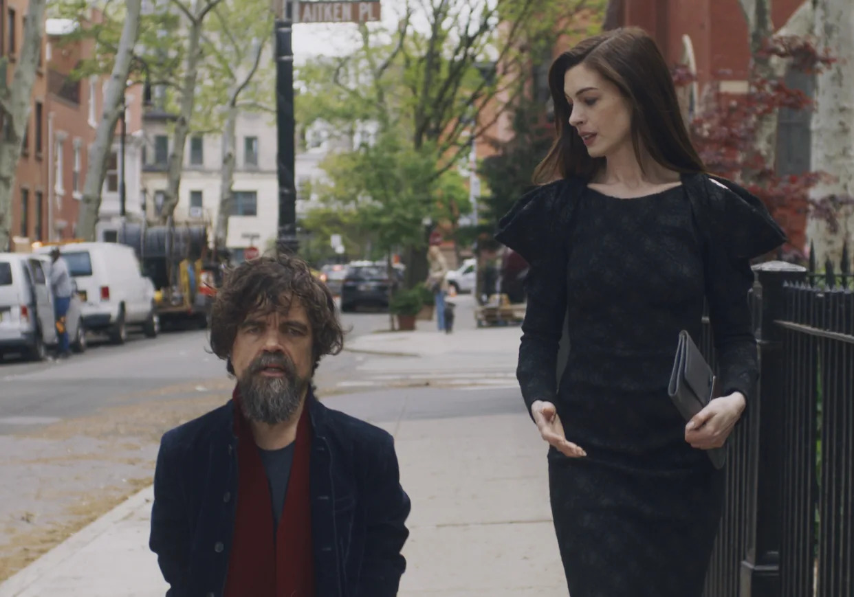 Peter Dinklage and Anne Hathaway in 