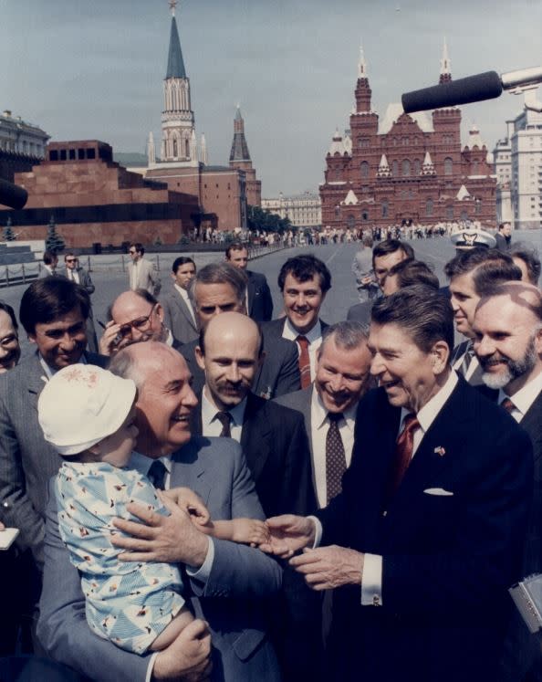   戈巴契夫92歲了，眼看普丁，心中感慨萬千。圖 與雷根總統（圖／出色文化、 戈巴契夫基金會提供）