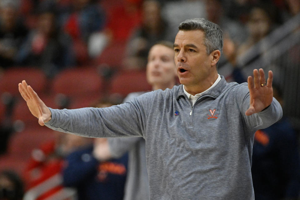 Mar 5, 2022; Louisville, Kentucky, USA; Virginia Cavaliers head coach Tony Bennett calls out instructions during the second half against the Louisville Cardinals at KFC Yum! Center. Virginia defeated Louisville 71-61. Mandatory Credit: Jamie Rhodes-USA TODAY Sports