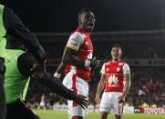 Yamilson Rivera of Colombia's Santa Fe celebrates after scoring his team's second goal against Argentina's Estudiantes de La Plata during their Copa Libertadores soccer match in Bogota May 12, 2015. REUTERS/John Vizcaino