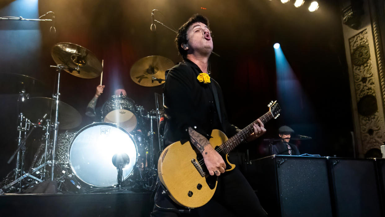  Billie Joe Armstrong on stage. 
