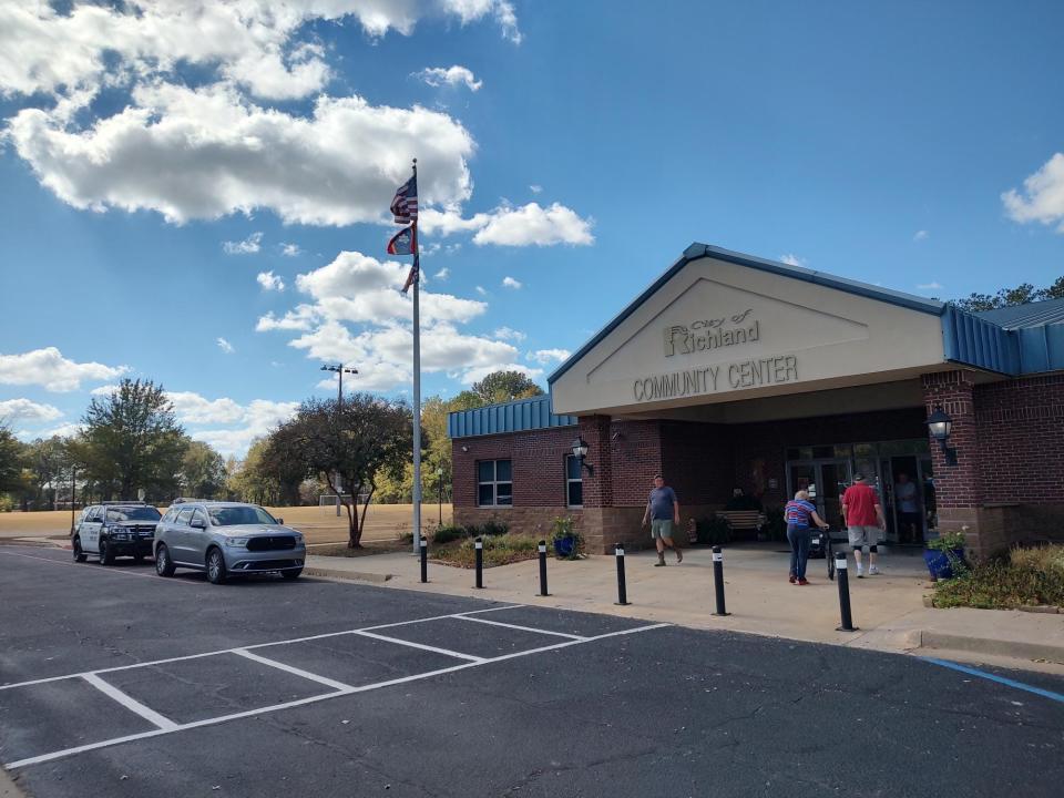 People file into the Richland Community Center to vote on Election Day, Tuesday, Nov. 7, 2023.