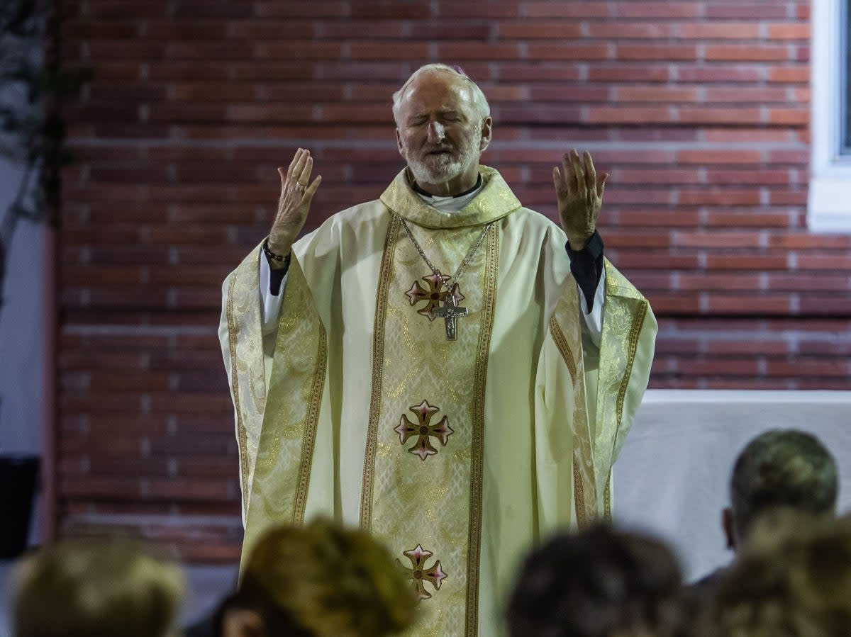 Bishop David O'Connell leads a non-denominational memorial service to provide a space for community members who have lost loved ones in 2020 (AFP via Getty Images)
