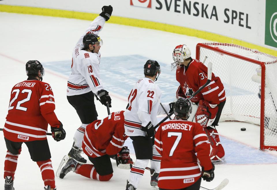 Switzerland's Julian Schmutz (13) celebrates a goal on Canada's goalie Zachary Fucale (R) scored by teammate Nico Dunner (22) during the second period of their IIHF World Junior Championship ice hockey game in Malmo, Sweden, January 2, 2014. REUTERS/Alexander Demianchuk (SWEDEN - Tags: SPORT ICE HOCKEY)