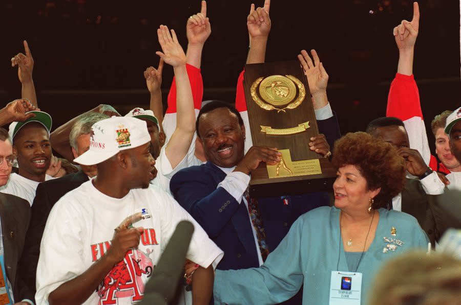 4 Apr 1994: ARKANSAS COACH NOLAN RICHARDSON HOLDS THE NCAA TROPHY WITH HIS TEAM AFTER DEFEATING DUKE, 76-72, IN CHARLOTTE, NORTH CAROLINA.