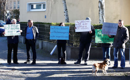 Protestors stand near the Turkish consulate as Turkish voters living in Germany cast their ballots on the constitutional referendum at the Turkish consulate in Berlin, Germany, March 27, 2017. REUTERS/Fabrizio Bensch