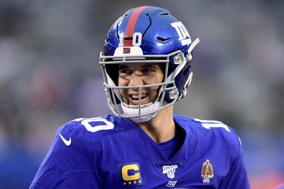 EAST RUTHERFORD, NEW JERSEY - DECEMBER 29:  Eli Manning #10 of the New York Giants warms up prior to the game against the Philadelphia Eagles at MetLife Stadium on December 29, 2019 in East Rutherford, New Jersey. (Photo by Steven Ryan/Getty Images)