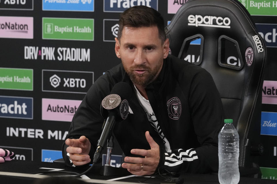 Lionel Messi del Inter Miami durante una rueda de prensa, el jueves 17 de agosto de 2023, en Fort Lauderdale, Florida. (AP Foto/Marta Lavandier)