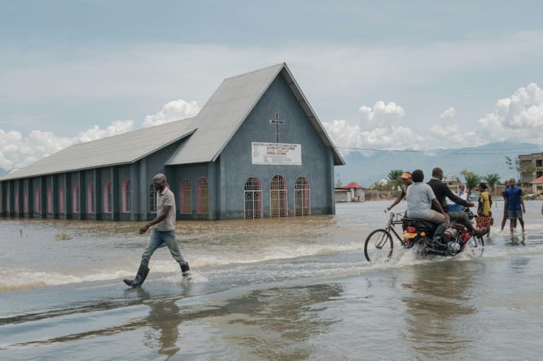 Una iglesia inundada en el distrito de Gatumba, en Bujumbura, el 19 de abril de 2024 (Tchandrou Nitanga)