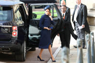 <p>Hace sólo cinco meses ella se encontraba en esta capilla con otro rol, con un <a rel="nofollow" href="https://es-us.vida-estilo.yahoo.com/exquisito-sencillo-vestido-novia-meghan-slideshow-wp-124819160.html" data-ylk="slk:vestido también diseñado por Givenchy;elm:context_link;itc:0;sec:content-canvas;outcm:mb_qualified_link;_E:mb_qualified_link;ct:story;" class="link  yahoo-link">vestido también diseñado por Givenchy</a>. </p>