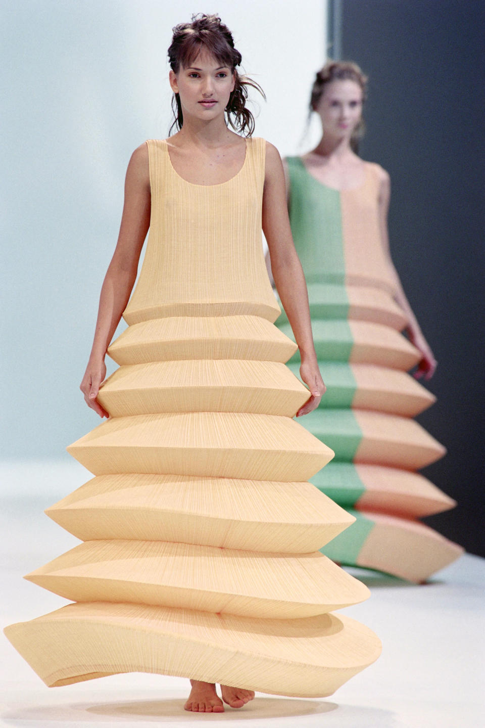 Pleats Please on a Paris runway in November 1994. (Photo by Yoshikazu TSUNO—AFP/Getty Images)<span class="copyright">AFP via Getty Images</span>