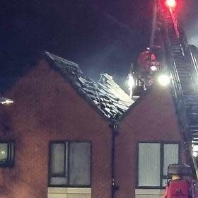 The Bolton News: incendio en el techo de Bolton