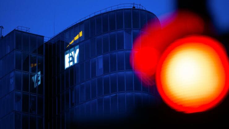 Auch Wirtschaftsprüfer von EY geraten im Wirecard-Skandal in den strafrechtlichen Fokus. Foto: dpa