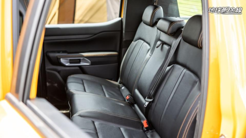 後座空間接近標準乘用SUV，適中的泡棉設定能帶來舒適的乘坐感。(攝影/ 劉家岳)